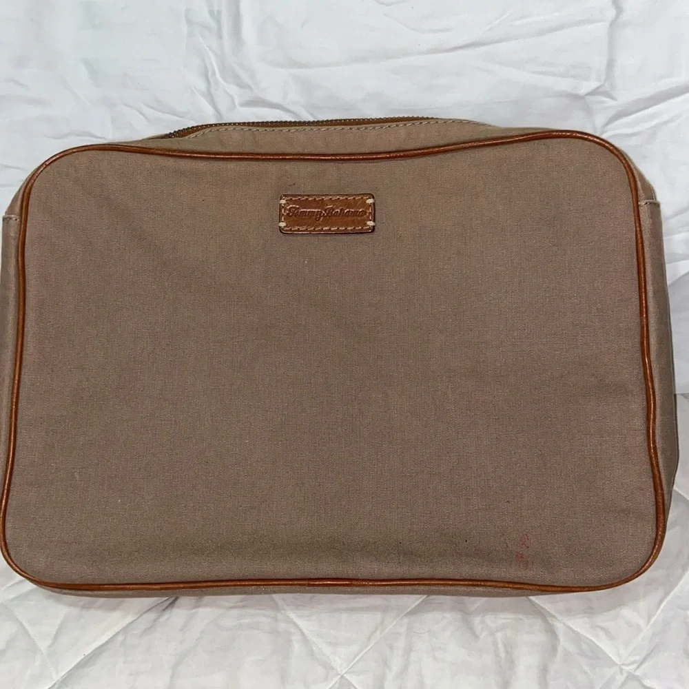 Gorgeous Tommy Bahama Leather Briefcase messenger bag